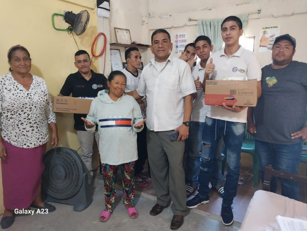 Entrega mensual de alimentos a la Casa de reposo 'Vida y Libertad en Jesús' 01